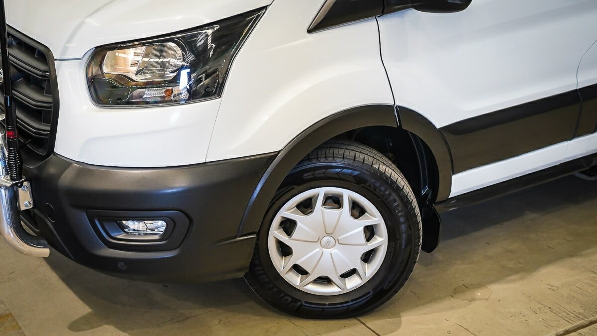 Ford Transit image 3