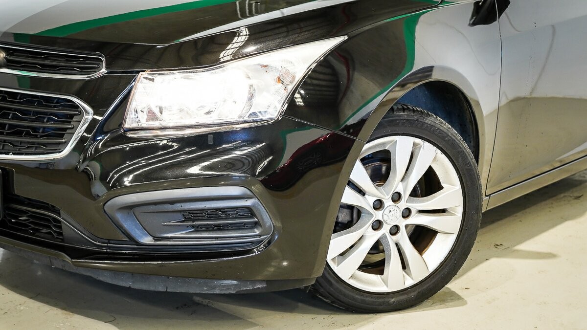 Holden Cruze image 3