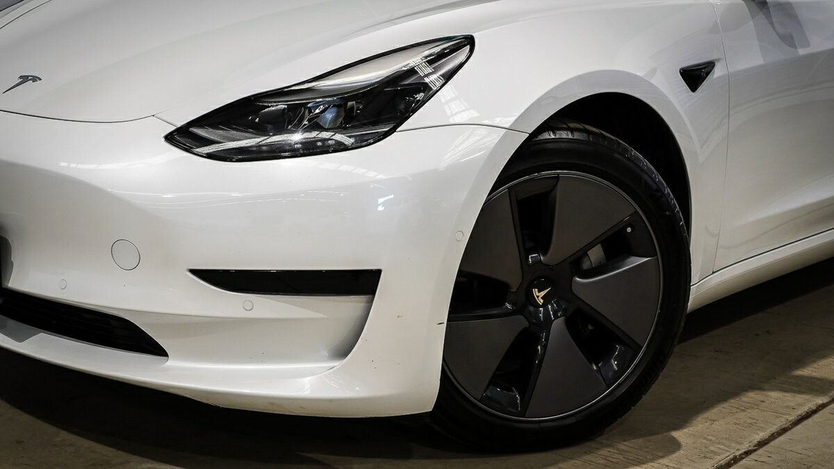 Tesla Model 3 image 3