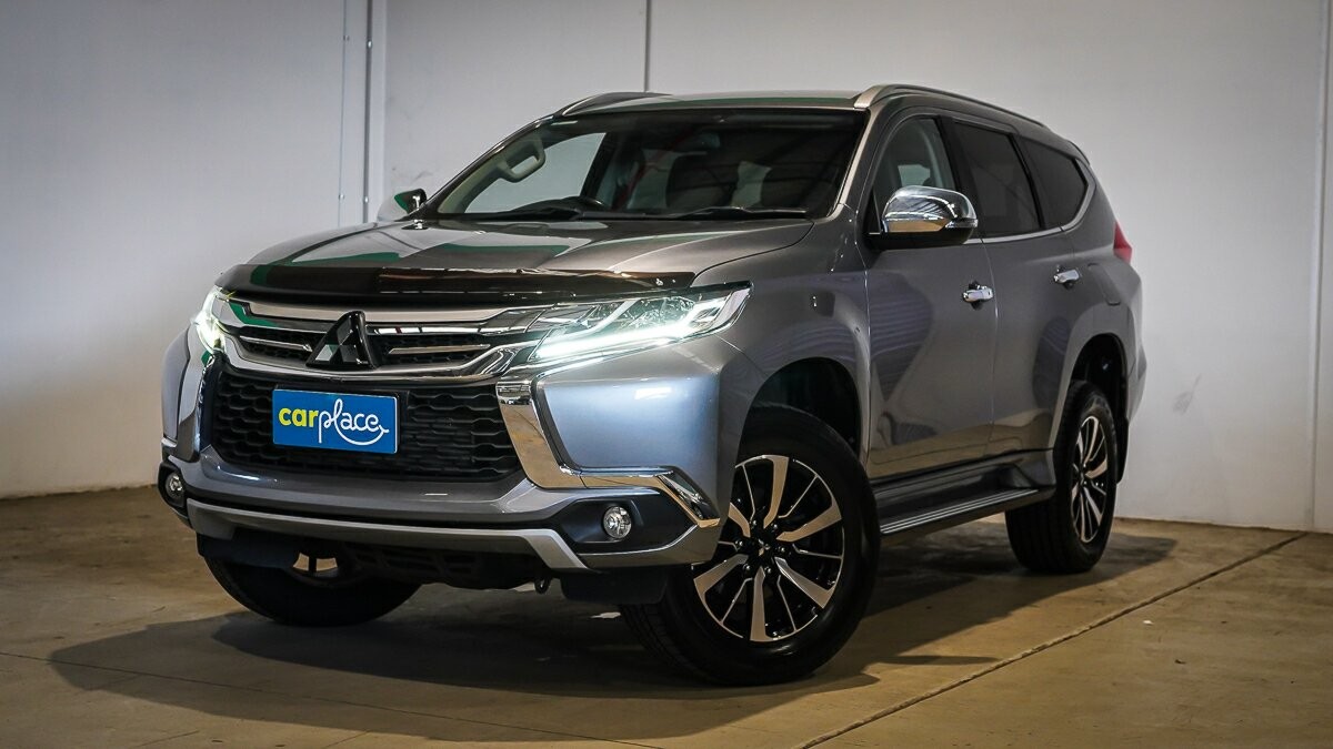 Mitsubishi Pajero Sport image 2