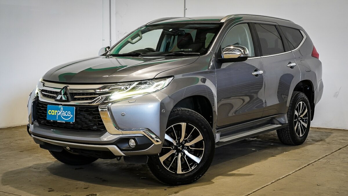 Mitsubishi Pajero Sport image 2