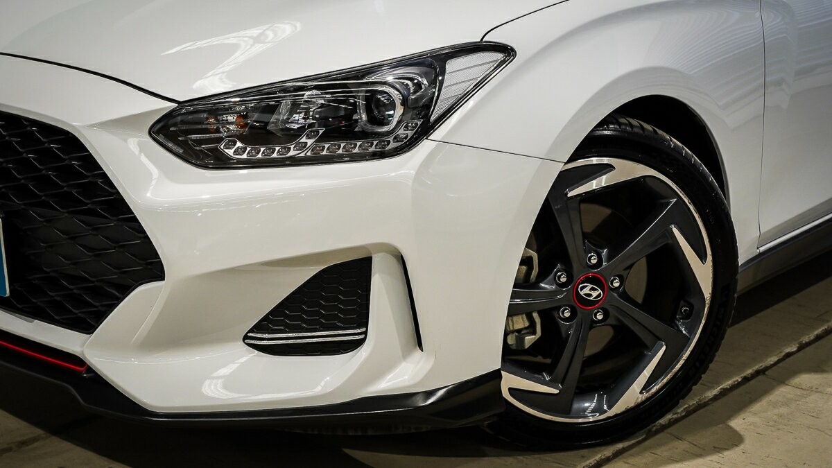 Hyundai Veloster image 2