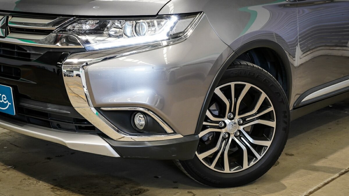 Mitsubishi Outlander image 3