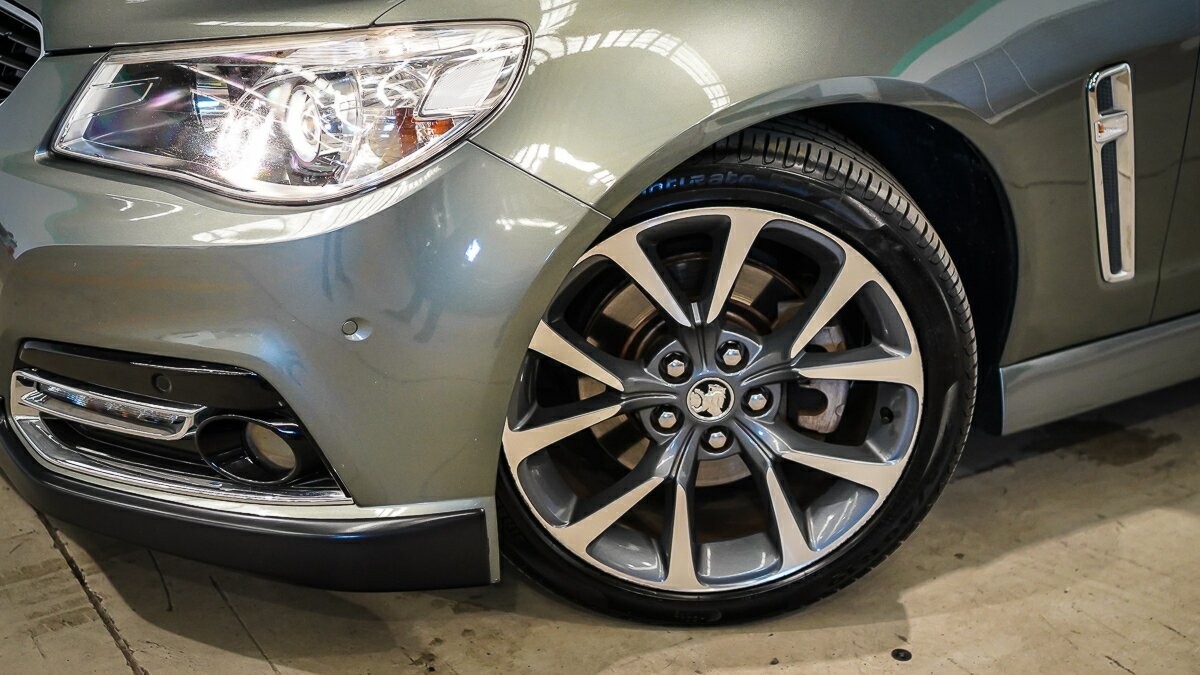 Holden Commodore image 3