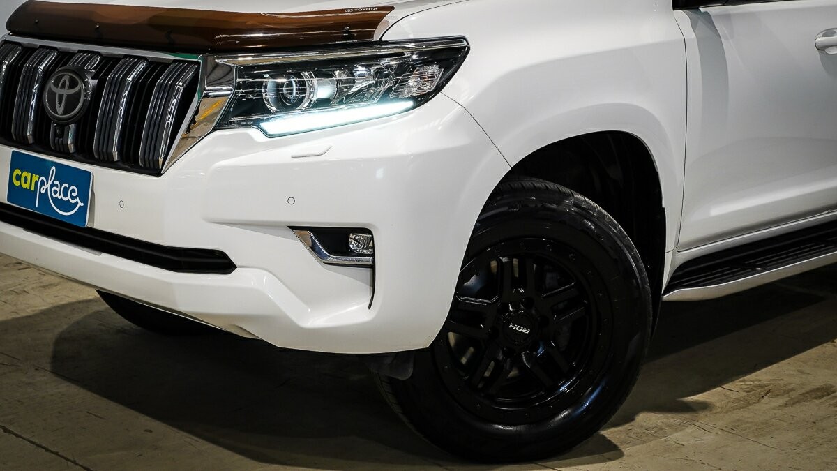 Toyota Landcruiser Prado image 2