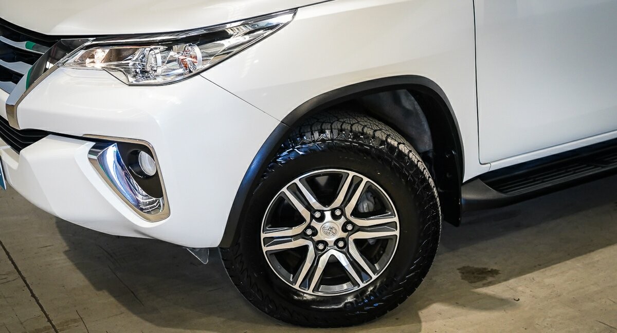 Toyota Fortuner image 3