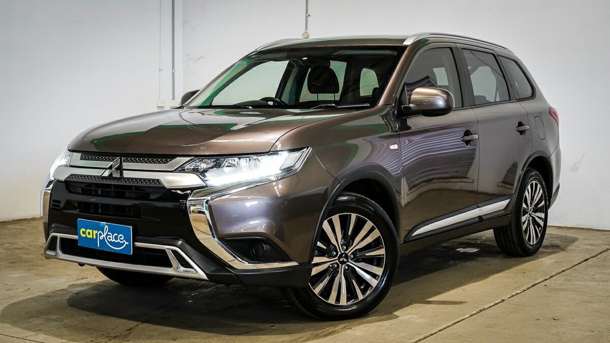 Mitsubishi Outlander image 2