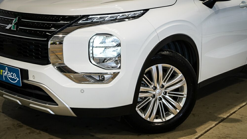 Mitsubishi Outlander image 3