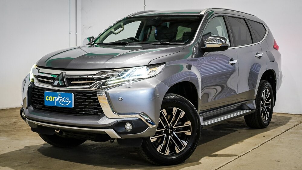 Mitsubishi Pajero Sport image 2