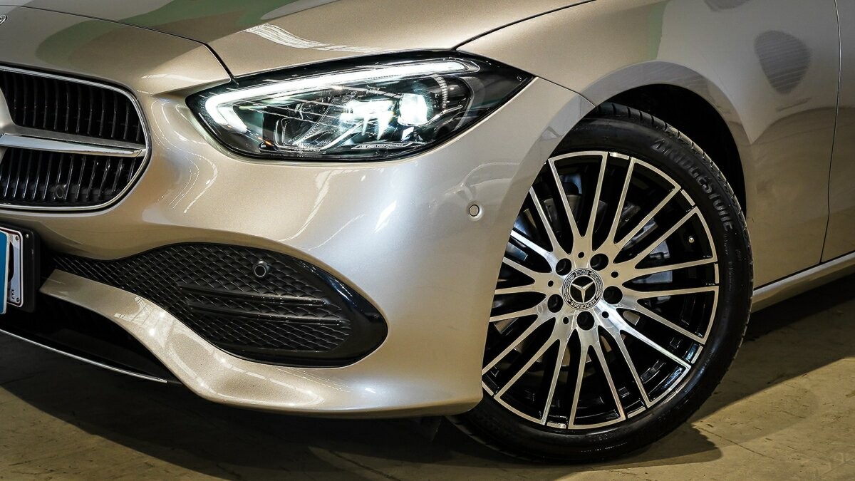 Mercedes Benz C-class image 3