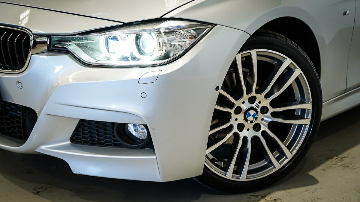 BMW 3 Series image 3