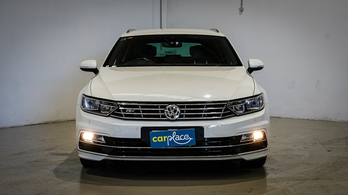 Volkswagen Passat image 2
