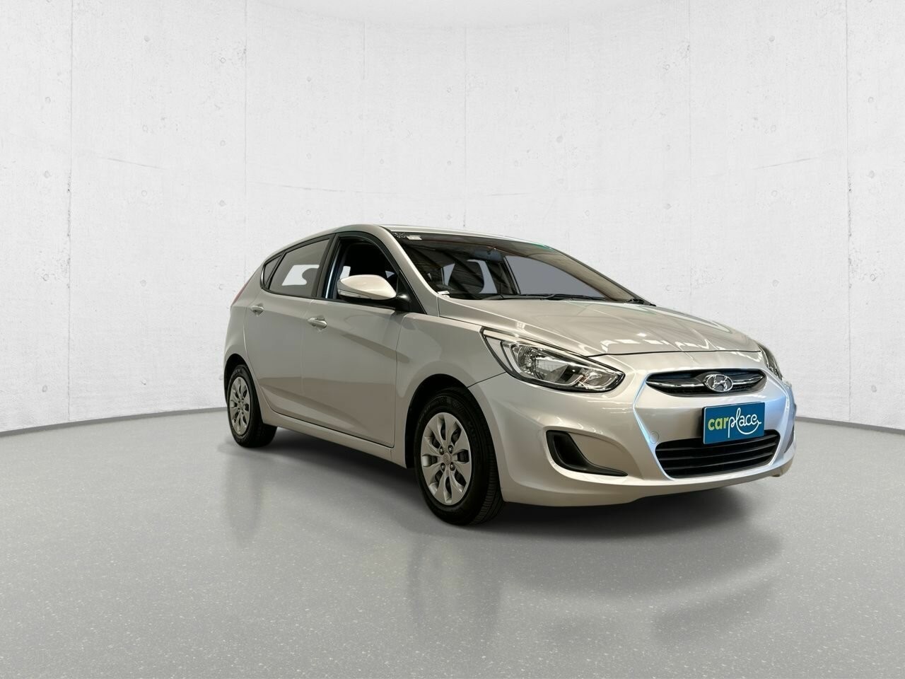 Hyundai Accent image 2