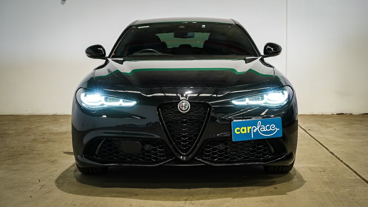 Alfa Romeo Giulia image 4