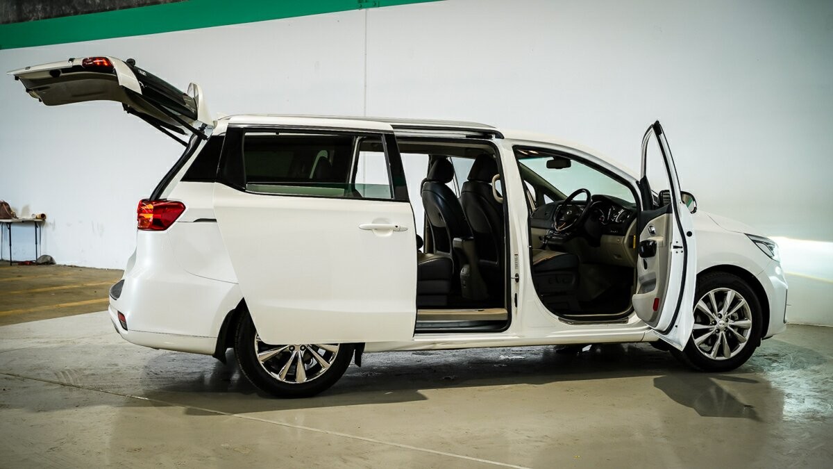 Kia Carnival image 4
