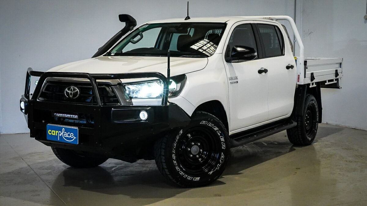 Toyota Hilux image 2