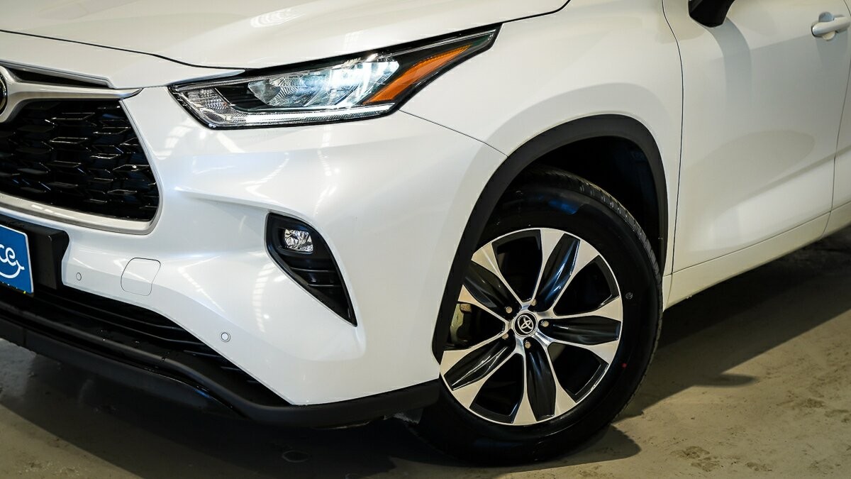 Toyota Kluger image 2
