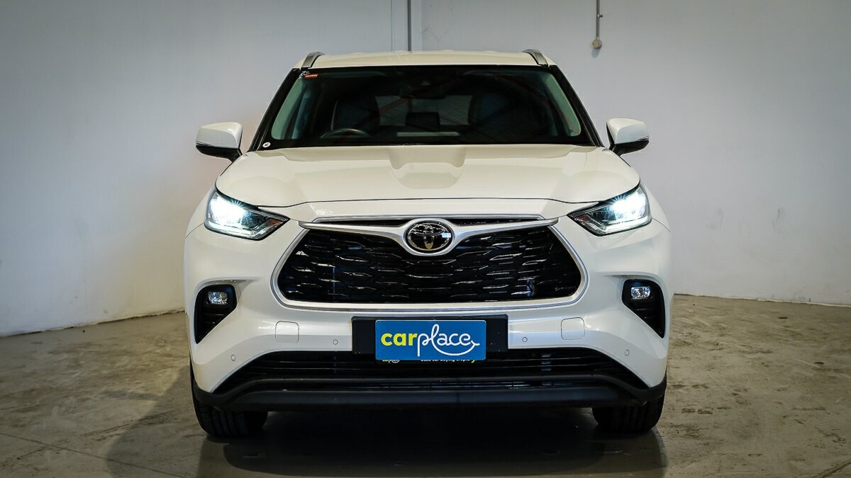 Toyota Kluger image 4