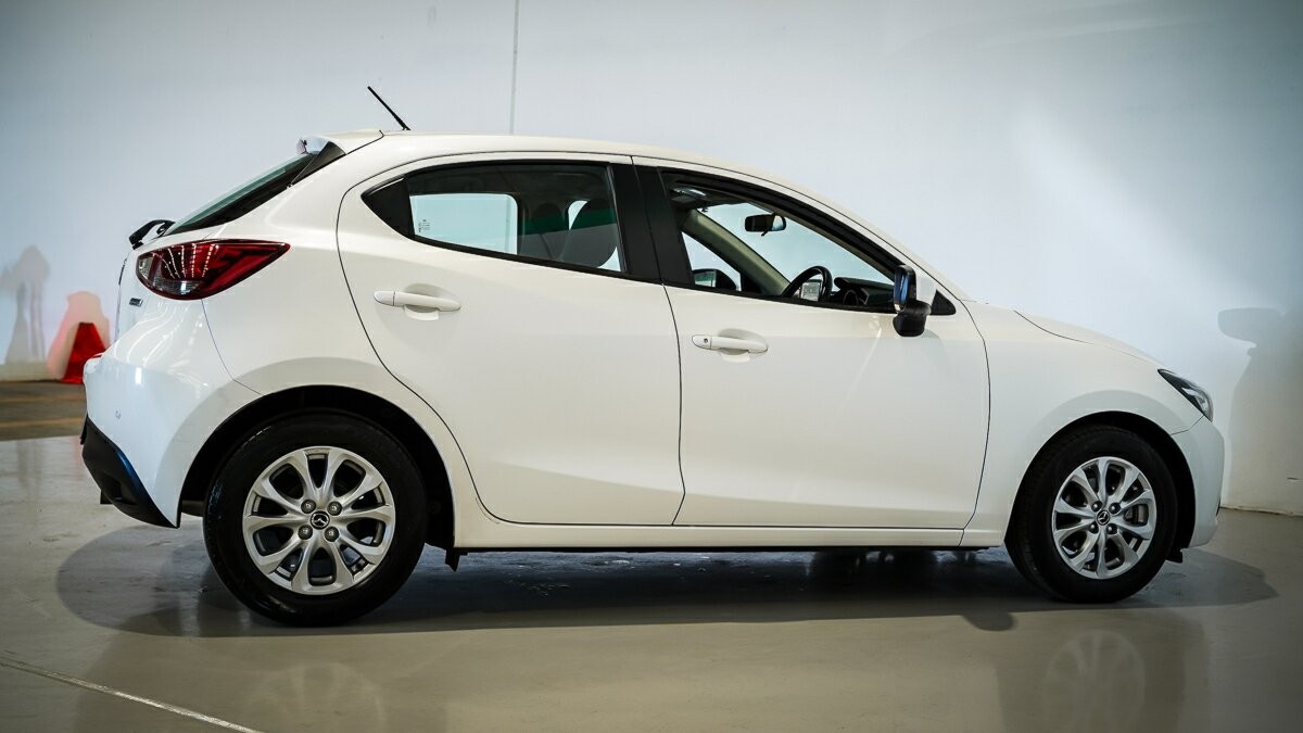 Mazda 2 image 4