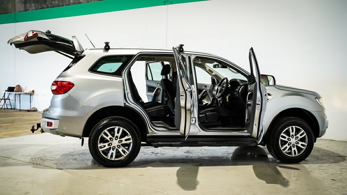 Ford Everest image 4