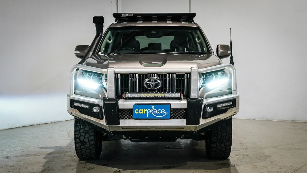 Toyota Landcruiser Prado image 2