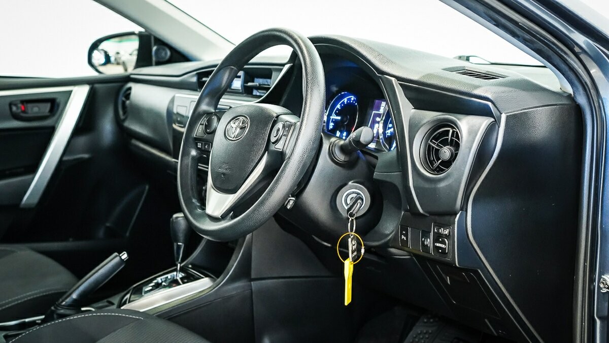 Toyota Corolla image 4
