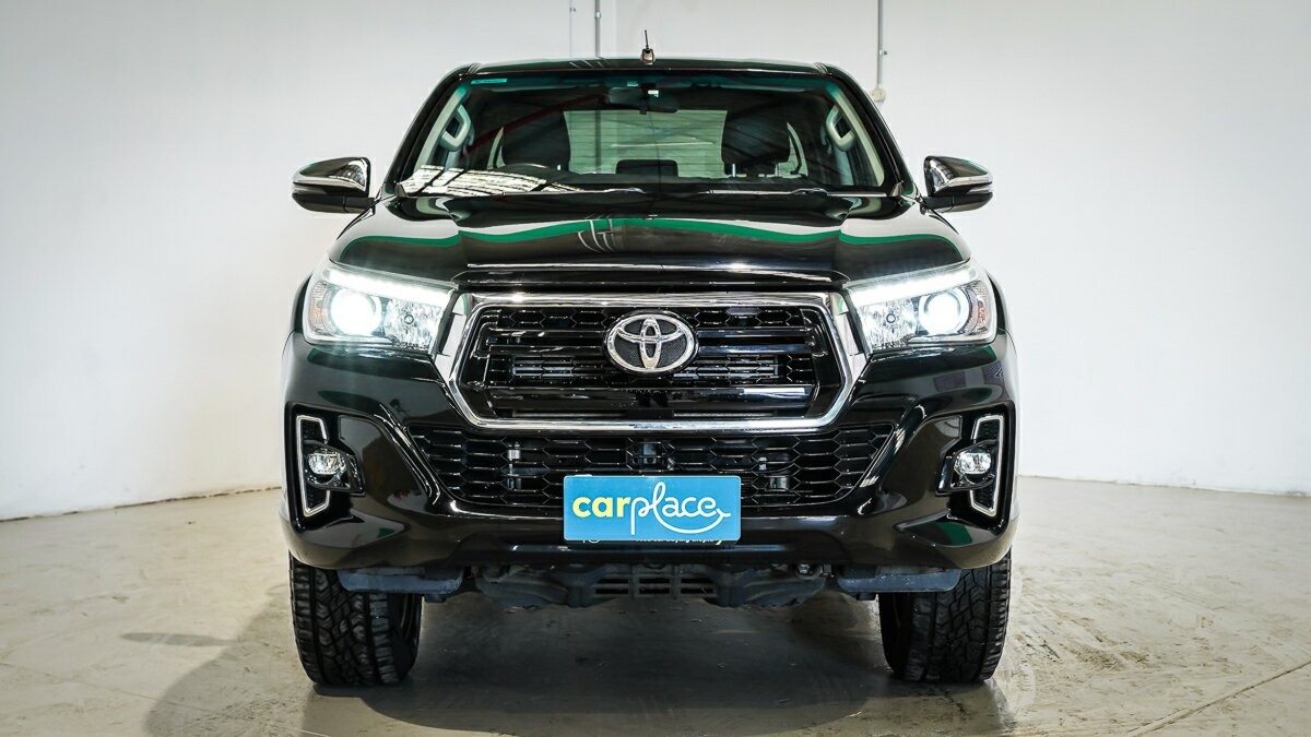 Toyota Hilux image 2