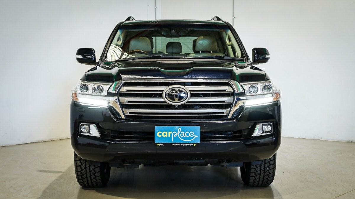 Toyota Landcruiser image 2