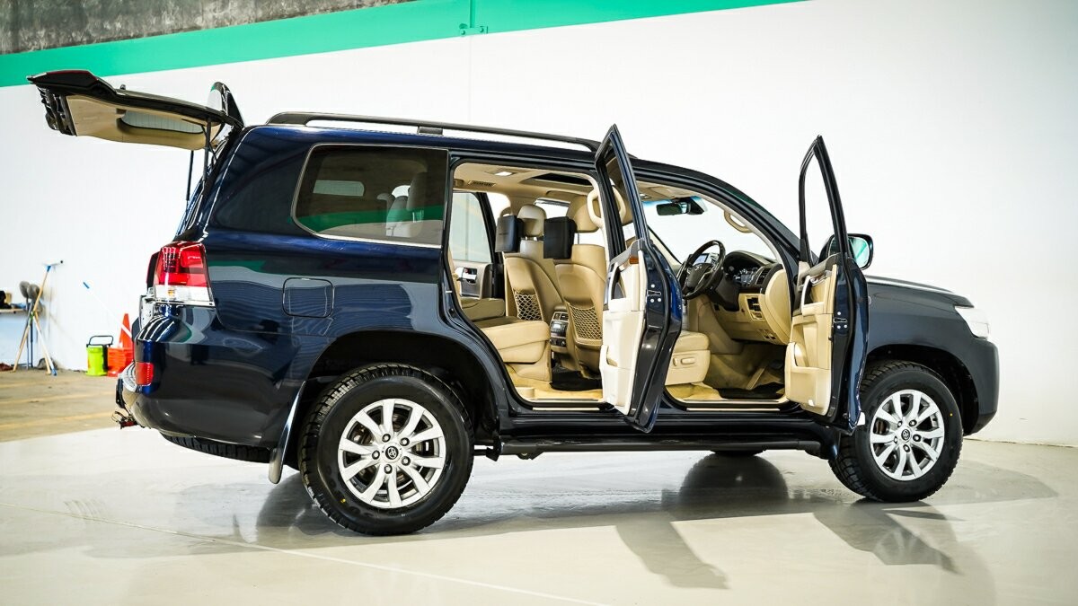 Toyota Landcruiser image 4