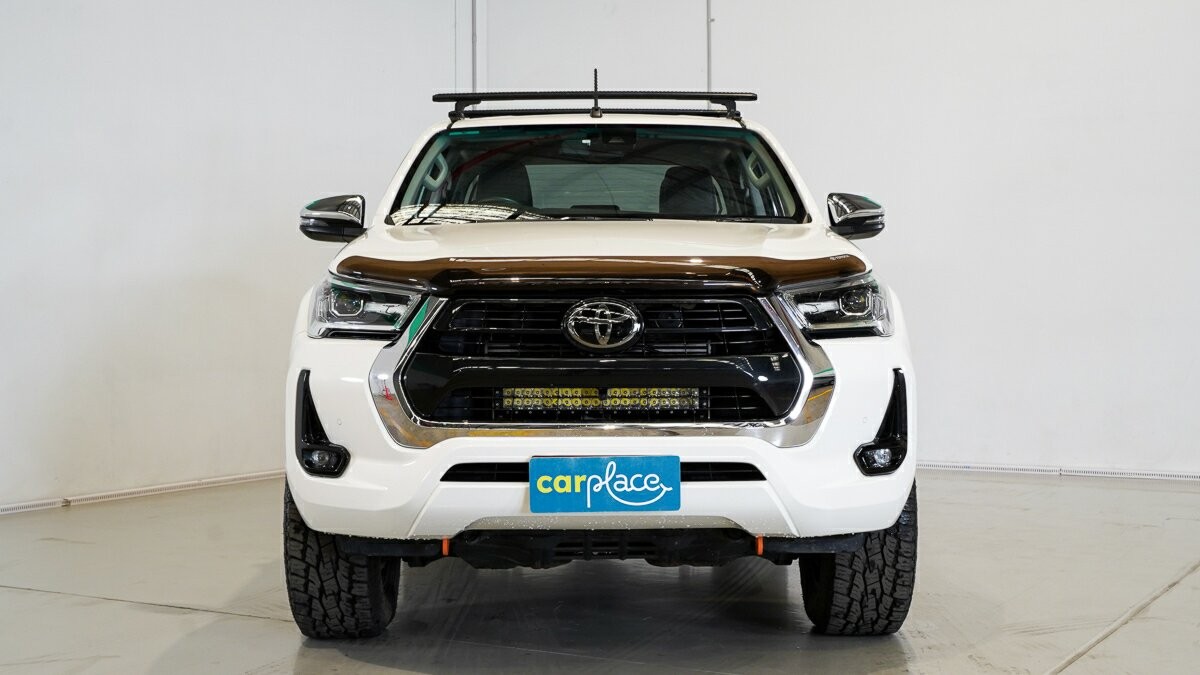 Toyota Hilux image 2