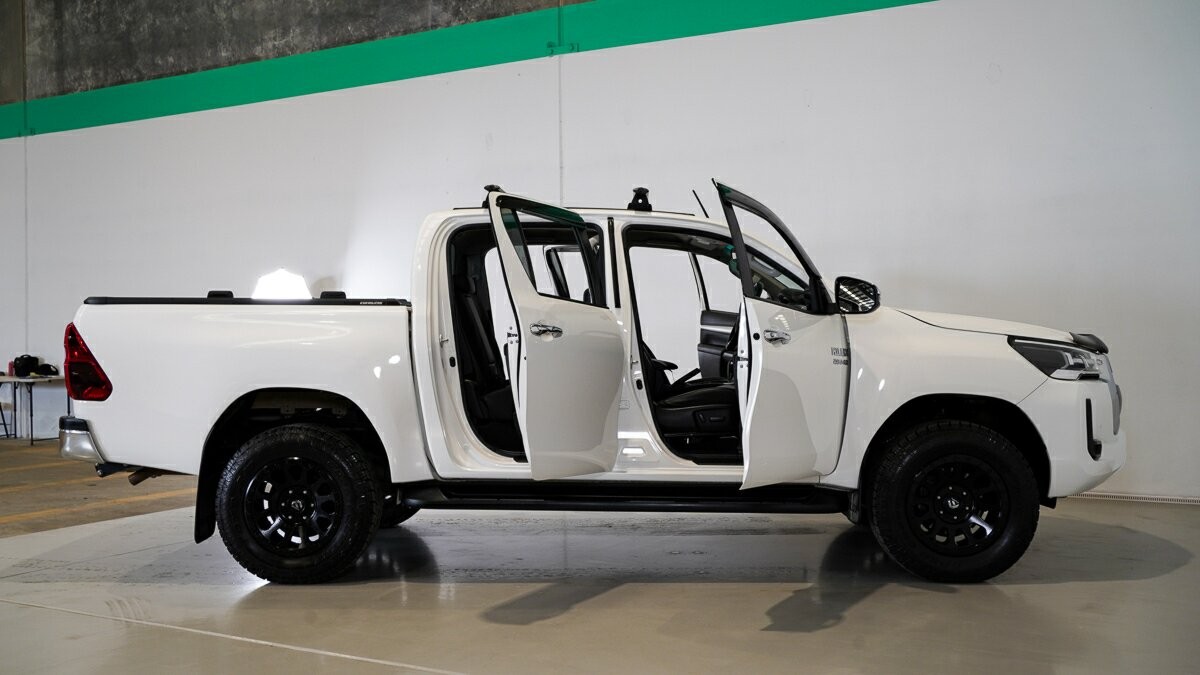 Toyota Hilux image 4
