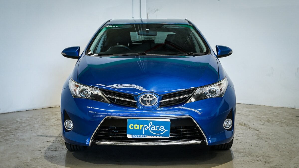 Toyota Corolla image 2