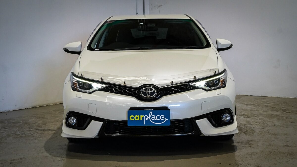 Toyota Corolla image 2