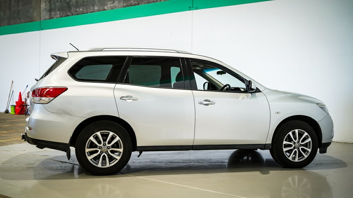 Nissan Pathfinder image 4