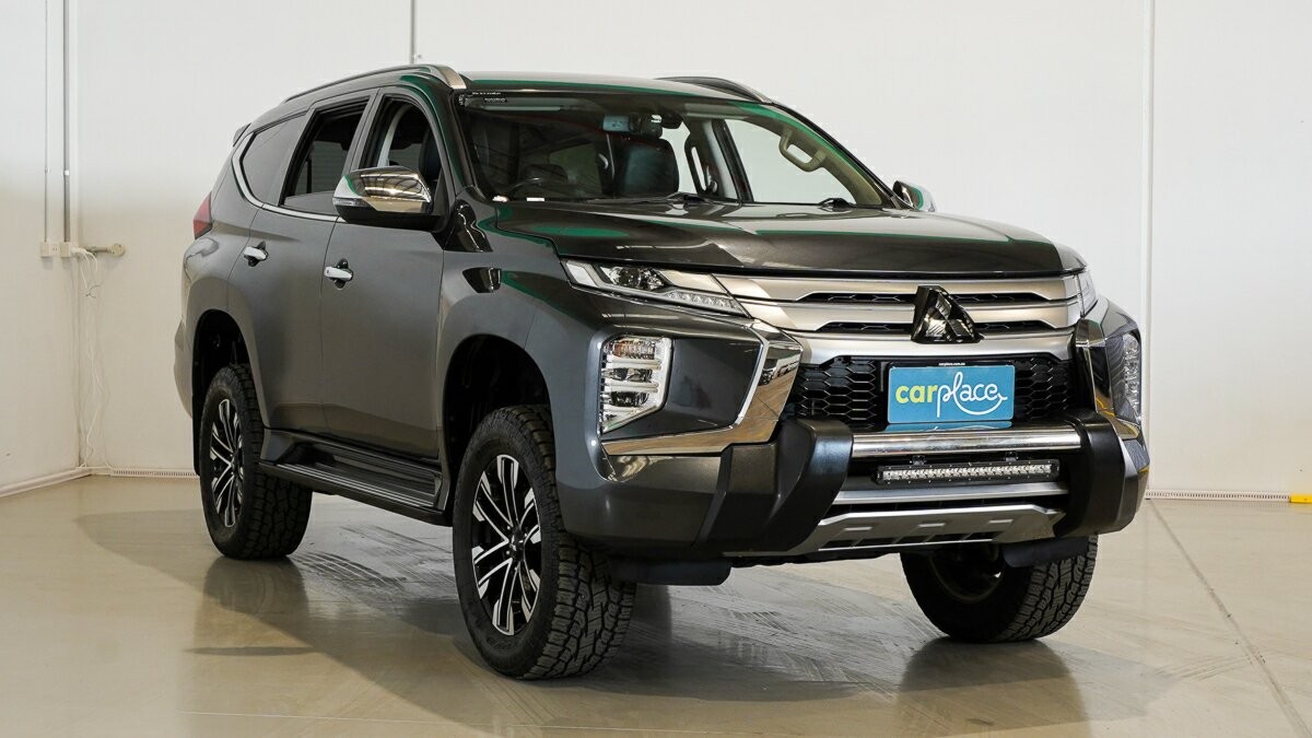 Mitsubishi Pajero Sport image 3