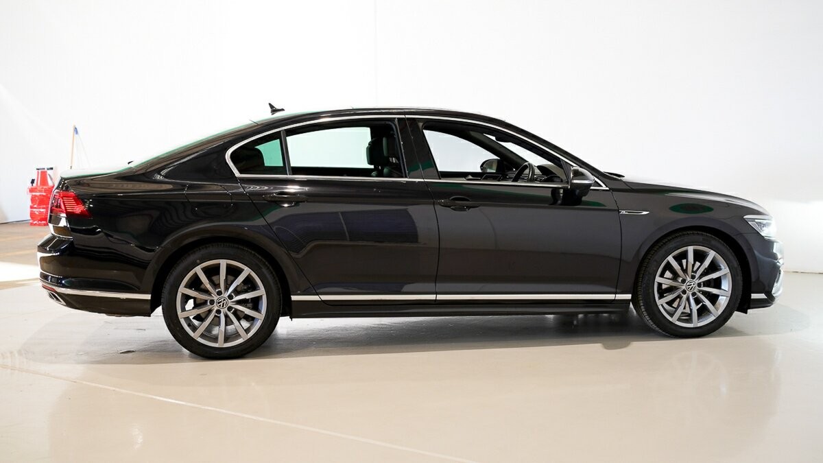 Volkswagen Passat image 4