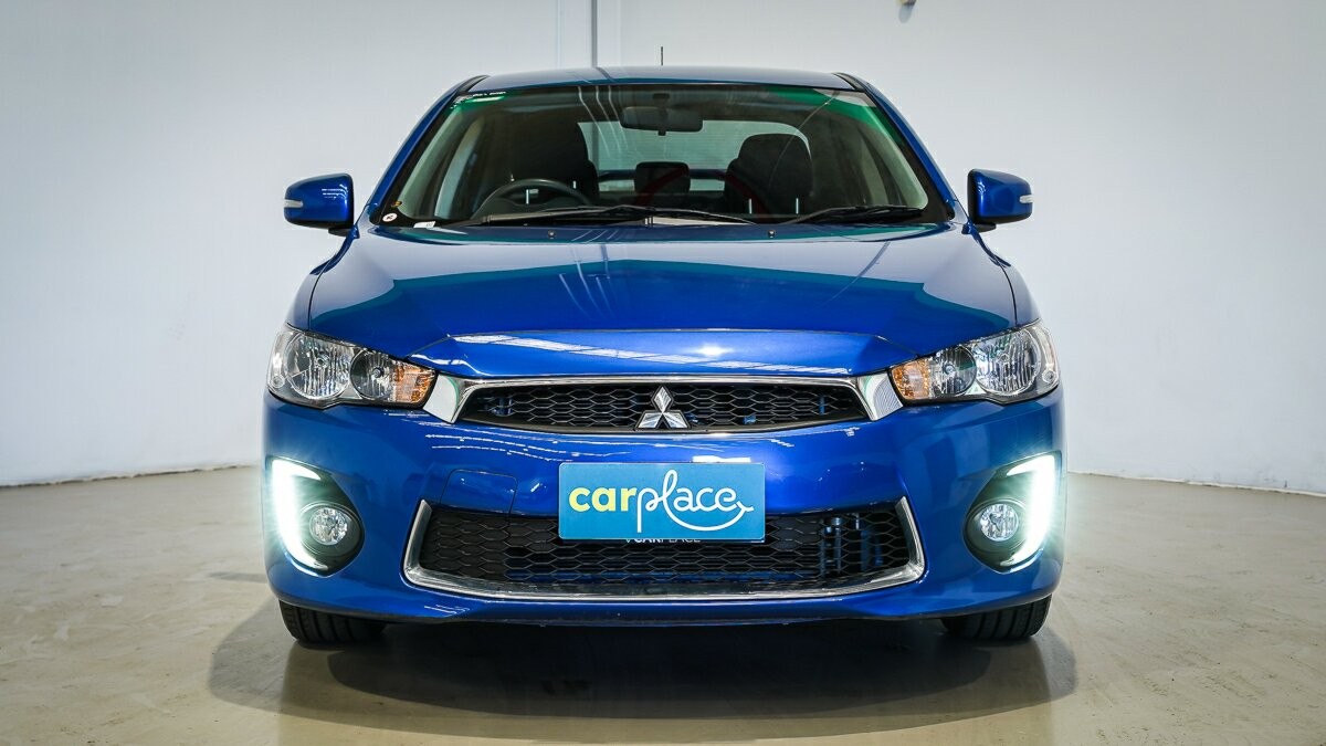 Mitsubishi Lancer image 2