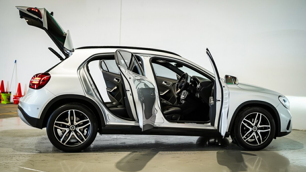 Mercedes Benz Gla-class image 4