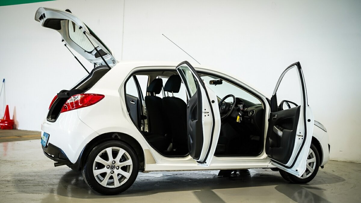 Mazda 2 image 4