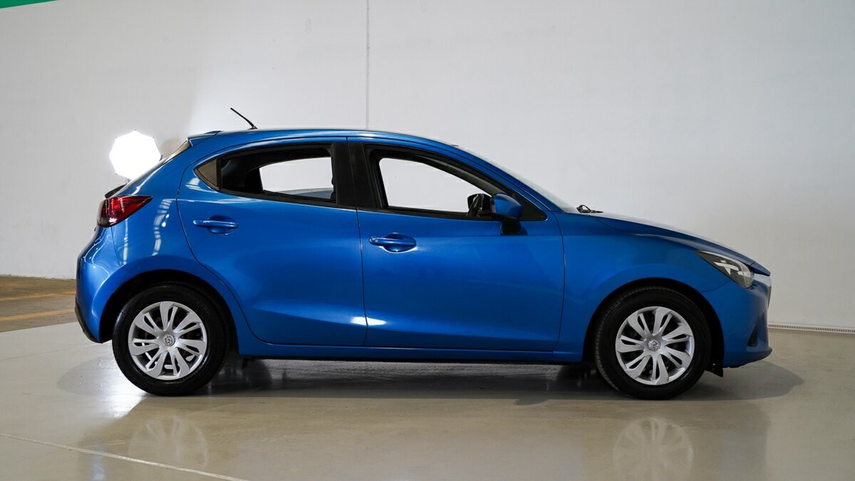 Mazda 2 image 4