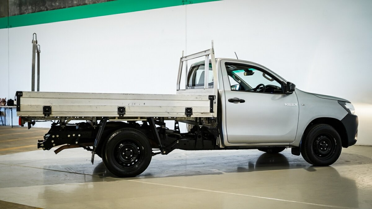 Toyota Hilux image 4