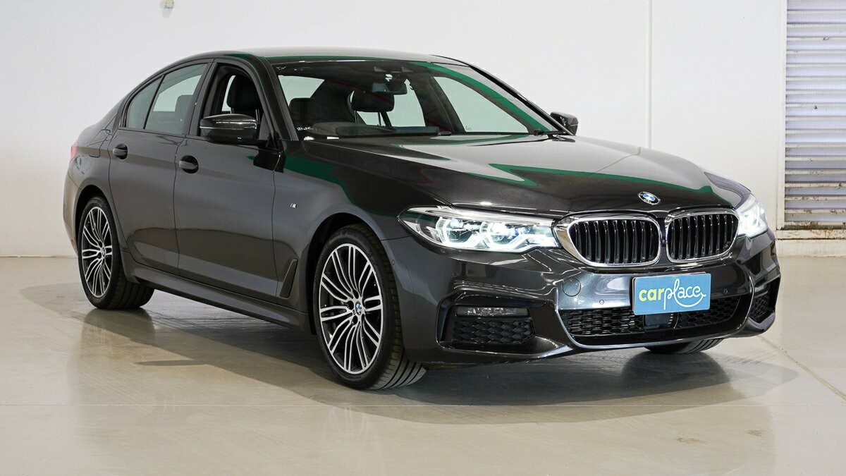 BMW 5 Series image 3