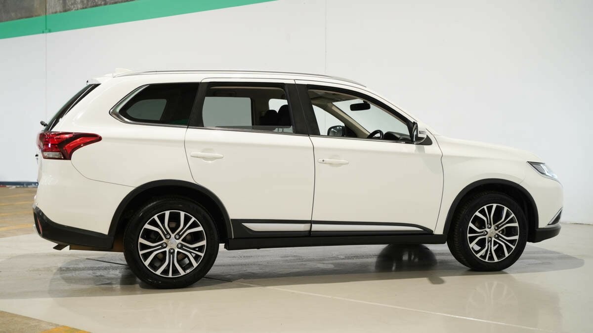 Mitsubishi Outlander image 4