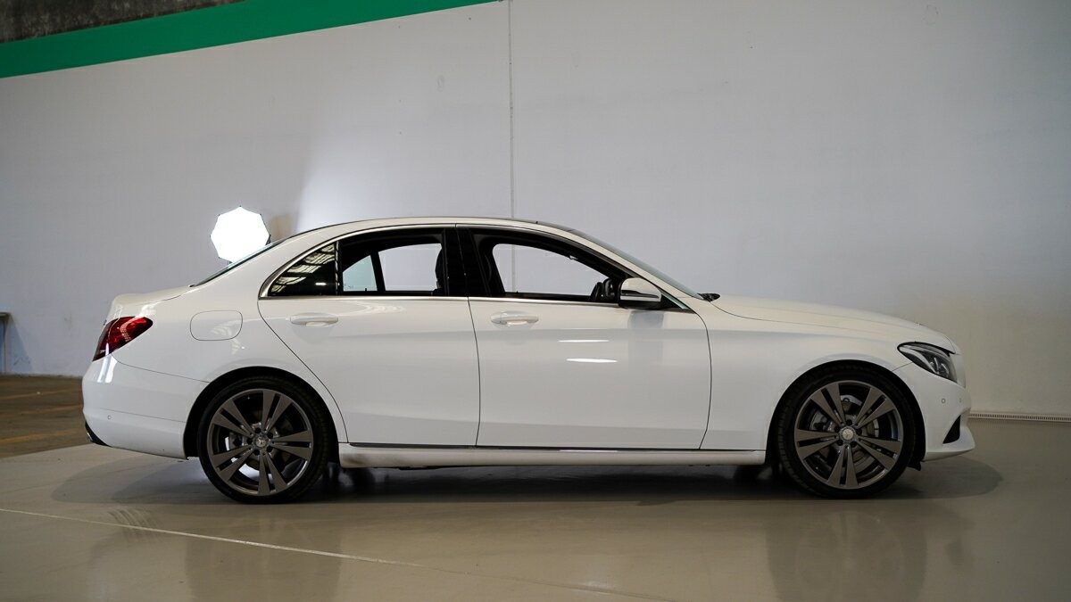 Mercedes Benz C-class image 3