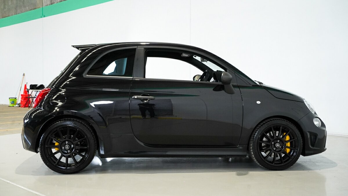 Abarth 695 image 4