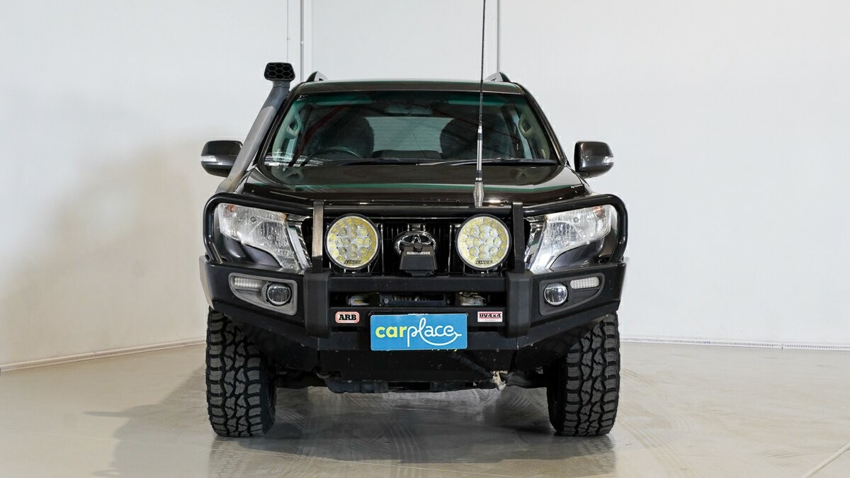 Toyota Landcruiser Prado image 2