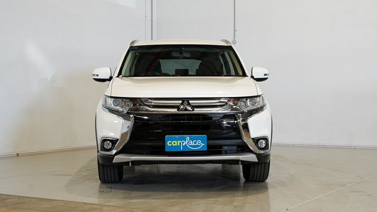 Mitsubishi Outlander image 2