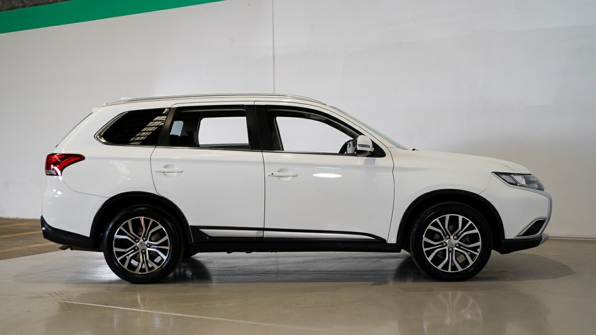 Mitsubishi Outlander image 4