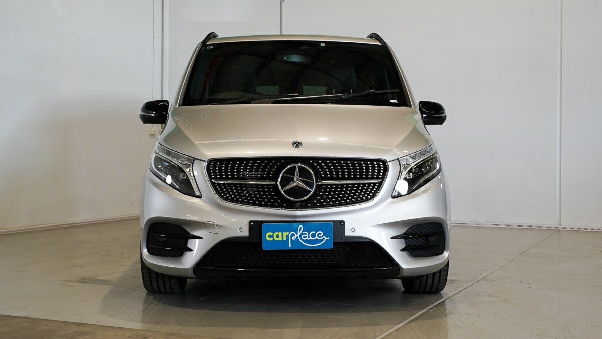 Mercedes Benz V-class image 2