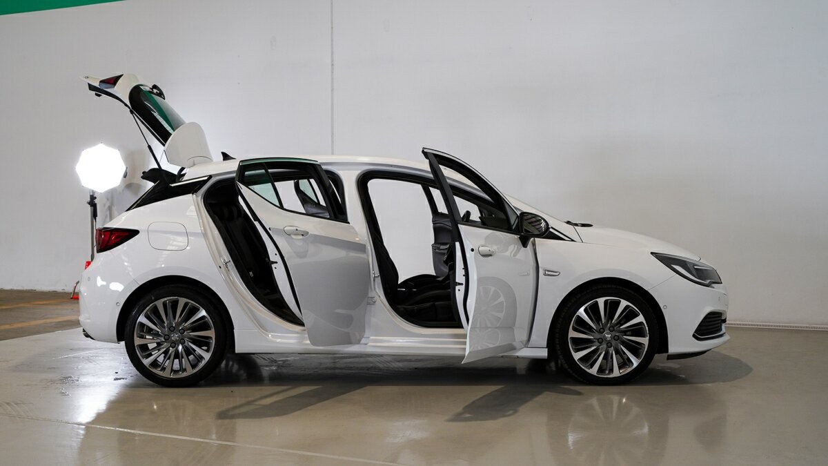 Holden Astra image 4